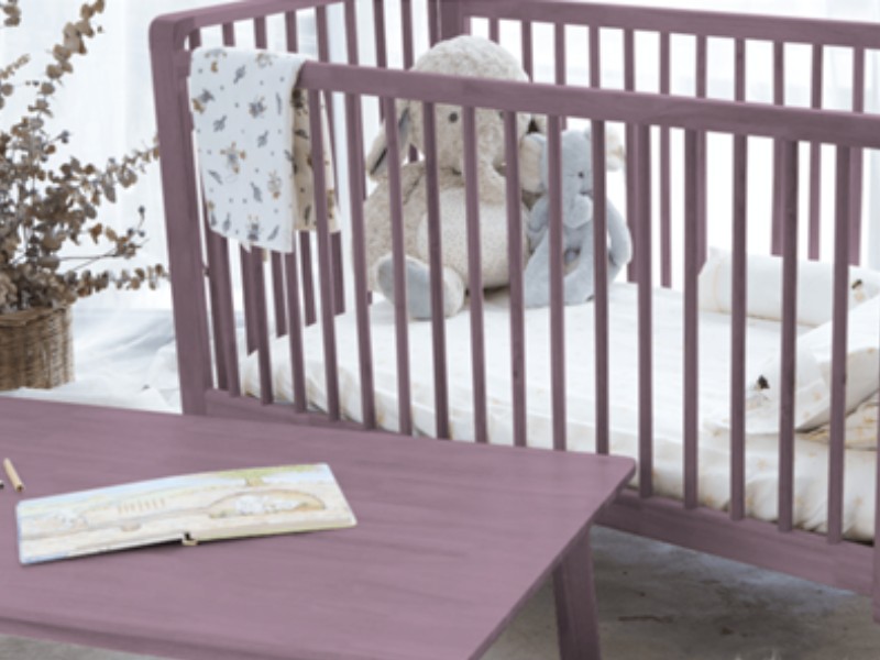 Kinderzimmer-Möbel im Farbton "Purple" Kinderzimmer-Möbel mit Auro-Holzlasur im Farbton "Purple" gestrichen