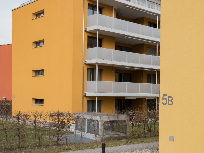 Farbige Hausfassaden bleiben länger schön mit Silikatfarben