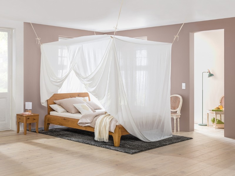 dormiente Abschirmbaldachin im Schlafzimmer über dem Bett schützt vor hochfrequenter Strahlung