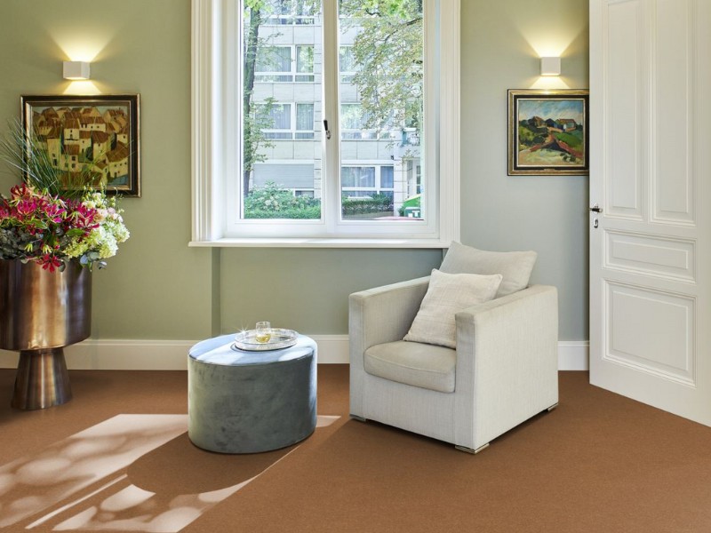 Behagliches Wohnzimmer mit guter Raumakustik Behagliches Wohnzimmer mit guter Raumakustik durch Korkboden und Polstermöbel
