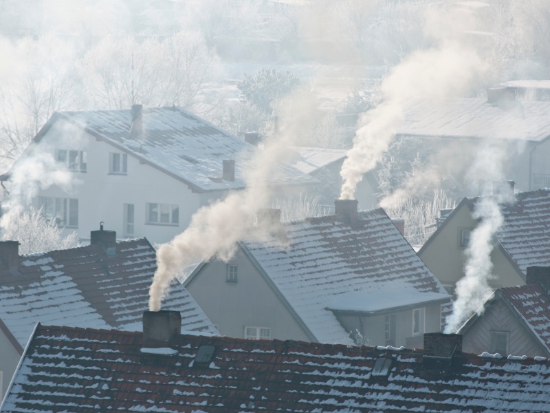 Unsanierte Bestandsgebäude verlieren nicht nur viel Energie sondern auch an Marktwert