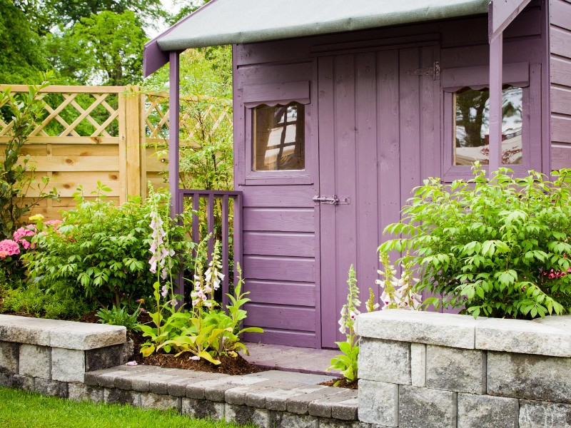 Gartenhaus dauerhaft schützen mit Standölfarben in vielen schönen Farbtönen