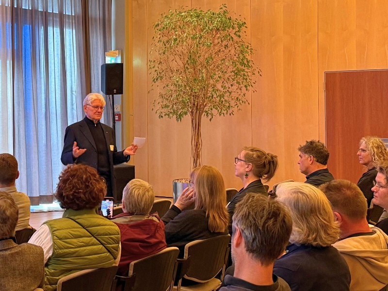Dr. Hermann Fischer Auro Gründer spricht die Keynote auf dem ÖkoPlus-Branchentag Naturbau 2025 in Zeulenroda