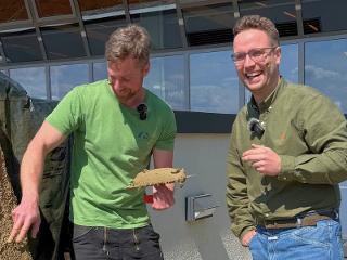 Lehmputz-testen-mit-Tim-und-Arno-auf-OekoPlus-Branchentag-Naturbau-2025 800auf600-c-OekoPlus