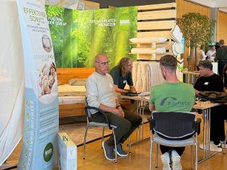 Naturlatex-Matratzen-auf-OekoPlus-Branchentag-Naturbau-2025 800auf600-c-OekoPlus