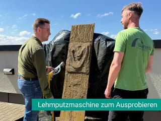 OekoPlus-Branchentag-2025-mit-Lehmputz-Maschine-zum-Ausprobieren 800auf600-c-OekoPlus