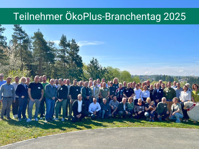Alle Teilnehmer des ÖkoPlus-Branchentags 2025 vor dem Zeulenrodaer Meer