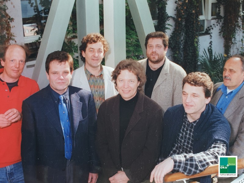 Gruppenfoto von  erstem Führungs-Team vom ÖkoPlus Fachhandelsverbund Mitte der1990er Jahre