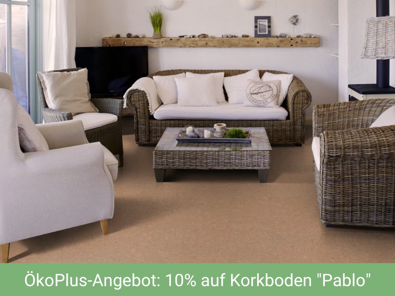 Viele Menschen schätzen die natürliche Atmosphäre durch einen Korkboden im Wohnzimmer. Aktuell gibt es Korkboden bei den ÖkoPlus-Händlern 10% günstiger.