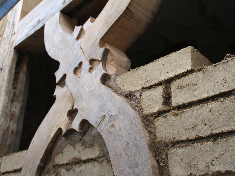 Das Ausmauern der Gefache funktioniert mit Lehmsteinen sehr gut Die Gefache von Fachwerkhäusern werden mit Lehmsteinen ausgemauert
