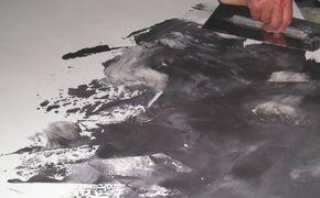 So mischt man Farben bei der Glattspachteltechnik von AURO